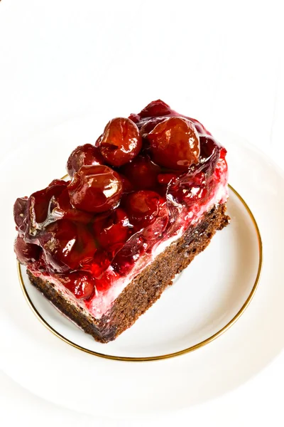 Delicioso pastel con cerezas dulces —  Fotos de Stock