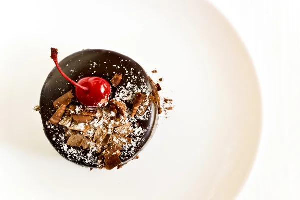 Chocolate cupcake with cherry — Stock Photo, Image
