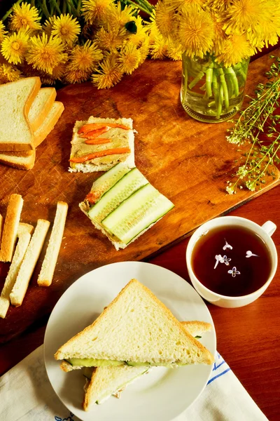 Sandwiches with mushrooms and vegetables — Stock Photo, Image