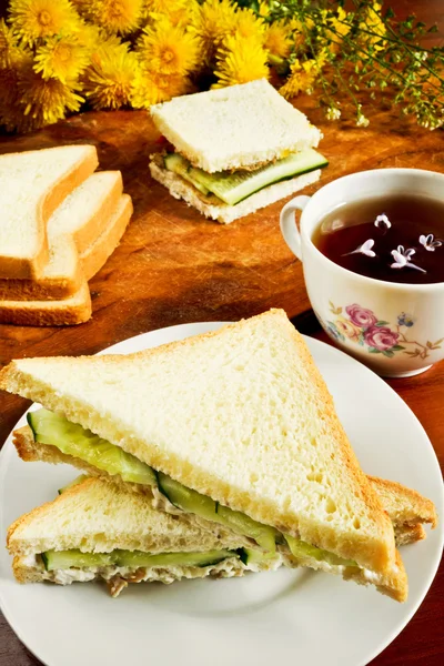 Sandwiches with mushrooms and vegetables — Stock Photo, Image