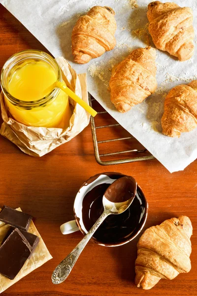 Croissants with chocolate and orange juice — Stock Photo, Image
