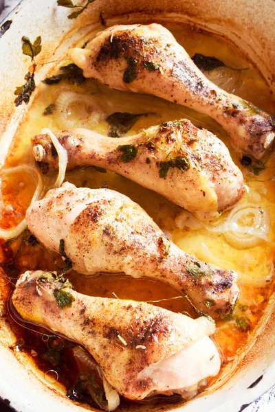 Gebratenes Huhn mit Gewürzen — Stockfoto