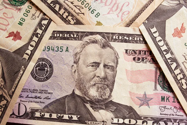 Amerikan dolarları.