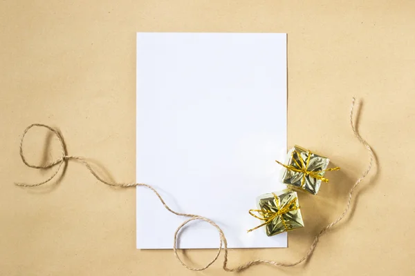Hoja de papel en blanco como fondo de vacaciones —  Fotos de Stock