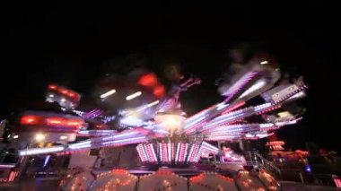 Geceleyin eğlence parkı