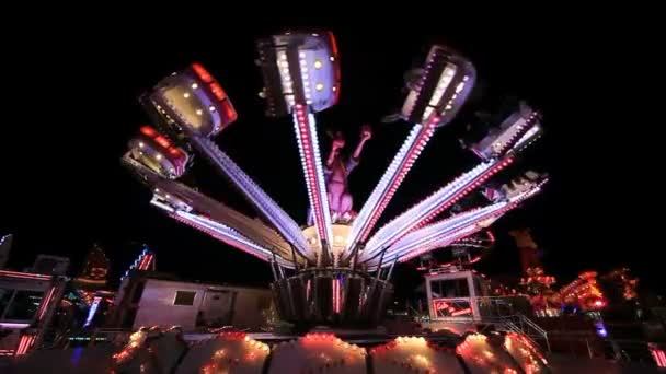 Amusement park at night — Stock Video