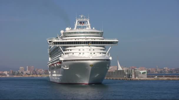 Bağlantı noktası bırakarak cruise — Stok video