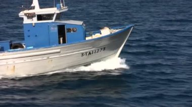 Eski balıkçı tekne yelken