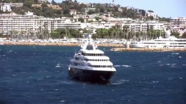 Lüks mega yat Reverie demirli