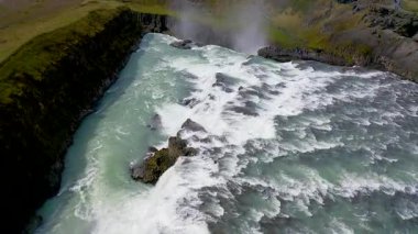 İzlanda 'nın güneybatısındaki Gullfoss Şelalesi ve Hvit Nehri Kanyonu' nun hava manzarası..