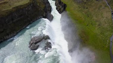 İzlanda 'nın güneybatısındaki Gullfoss Şelalesi ve Hvit Nehri Kanyonu' nun hava manzarası..