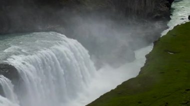 İzlanda 'nın güneybatısındaki Gullfoss Şelalesi ve Hvit Nehri Kanyonu' nun hava manzarası..