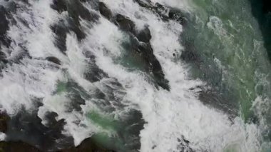 İzlanda 'nın güneybatısındaki Gullfoss Şelalesi ve Hvit Nehri Kanyonu' nun hava manzarası..