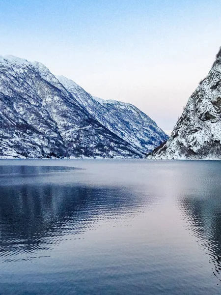 Paisagem Inverno Rio Lago Fiorde Congelado Framfjorden Vestland Vik Noruega — Fotografia de Stock