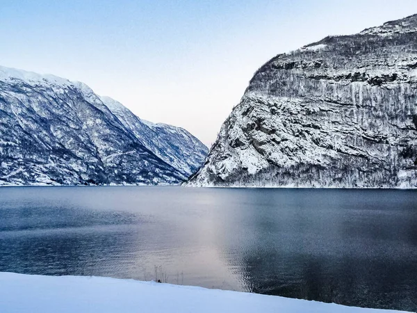 Paisagem Inverno Rio Lago Fiorde Congelado Framfjorden Vestland Vik Noruega — Fotografia de Stock
