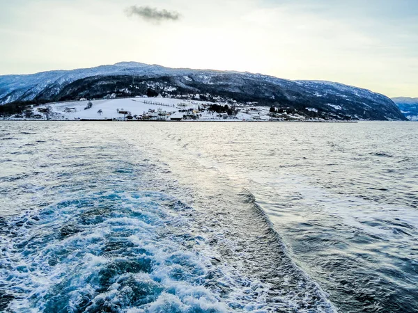 Prendete Traghetto Vangsnes Dragsvik Paesaggio Invernale Fiordo Norvegia — Foto Stock