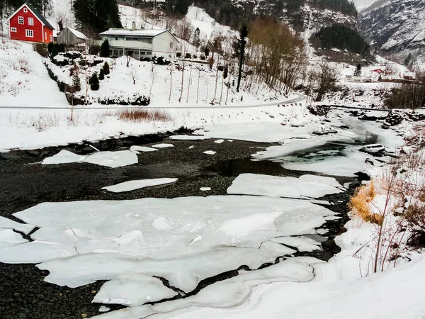 Paisagem Inverno Fiorde Lago Rio Frozen Bancos Gelo Framfjorden Vestland — Fotografia de Stock