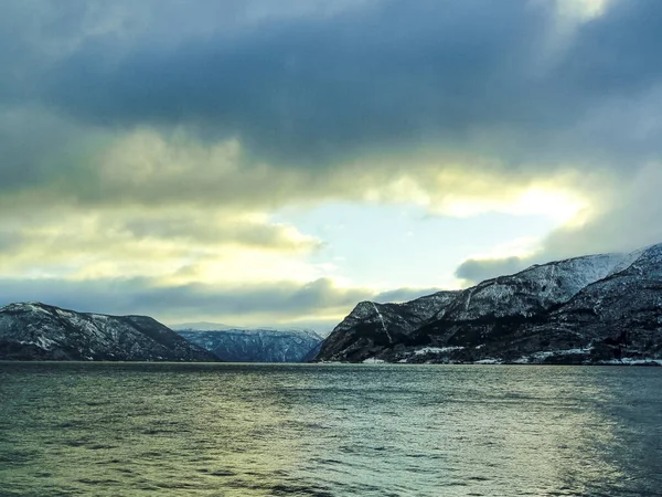 Ferry Vangsnes Para Dragsvik Balestrand Paisagem Inverno Fiorde Com Pôr — Fotografia de Stock