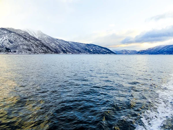 Ferry Vangsnes Para Dragsvik Balestrand Paisagem Inverno Fiorde Com Pôr — Fotografia de Stock