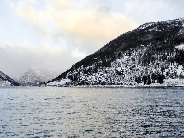 Ferry Vangsnes Para Dragsvik Balestrand Paisagem Inverno Fiorde Com Pôr — Fotografia de Stock