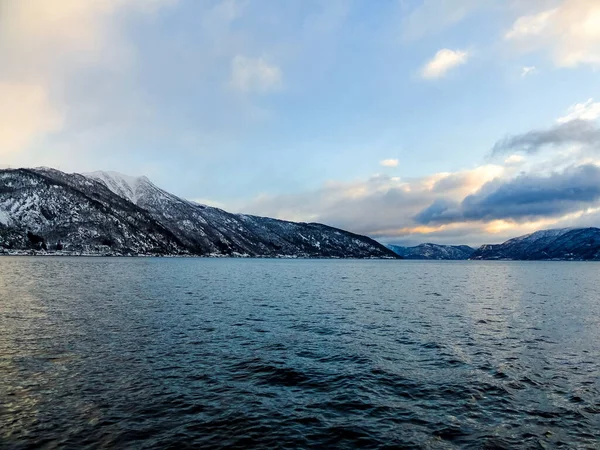 Ferry Vangsnes Dragsvik Balestrand Paysage Hivernal Fjord Avec Coucher Soleil — Photo