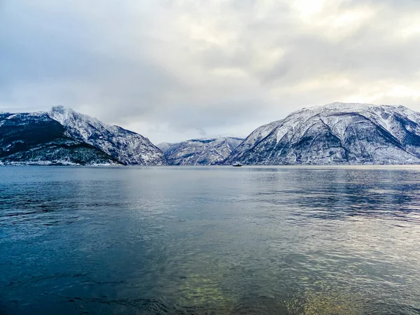 Fjord1 Ferry Fylkesbaatane Vangsnes Para Dragsvik Fergeleie Balestrand Noruega — Fotografia de Stock