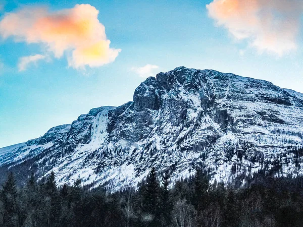 Zmrazený Vodopád Hydnefossen Veslehdn Hora Krásné Zimní Krajině Hemsedal Norsko — Stock fotografie
