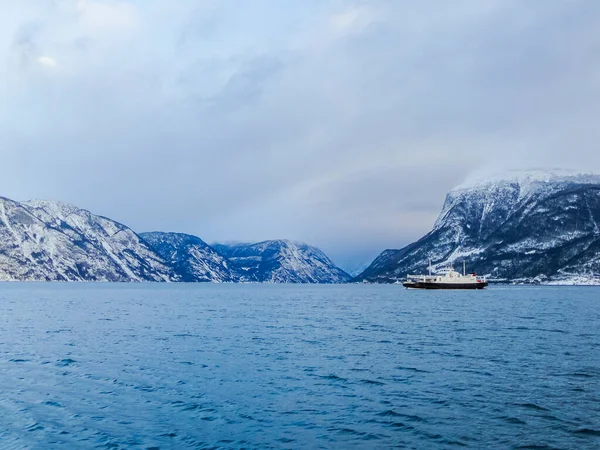 Ferry Boat Lrdal Fodnes Vestland Noruega Paisagem Fiorde Inverno — Fotografia de Stock