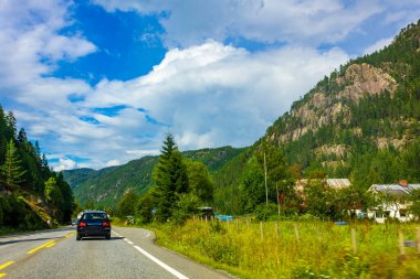 Yazın Norveç 'ten geçerken, dağların ve fiyordun manzarasıyla..