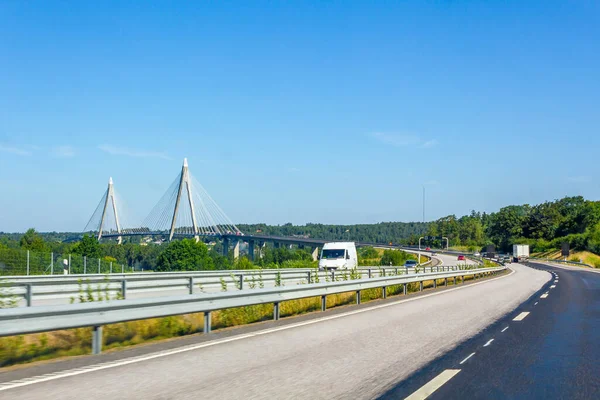 Uddevallabron, Uddevallabron, Uddevalla, İsveç Köprüsü 'nde yaz trafiği.