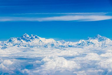Himalayalar 'daki Everest Dağı. 8848 metre yüksekliğinde. Dünyanın en yüksek dağı. Yedi Zirve.