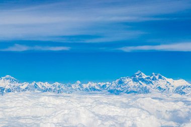 Himalayalar 'daki Everest Dağı. 8848 metre yüksekliğinde. Dünyanın en yüksek dağı. Yedi Zirve.