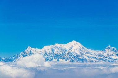 Himalayalar 'daki Everest Dağı. 8848 metre yüksekliğinde. Dünyanın en yüksek dağı. Yedi Zirve.