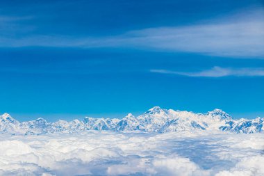 Himalayalar 'daki Everest Dağı. 8848 metre yüksekliğinde. Dünyanın en yüksek dağı. Yedi Zirve.