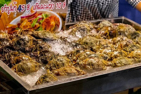 Caranguejos Lagostas Vivo Comida Rua Mercado Noturno Tailandês Huai Khwang — Fotografia de Stock