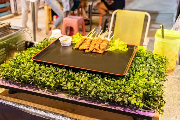 Brochetas Pollo Comida Callejera Del Mercado Nocturno Tailandés Huai Khwang — Foto de Stock