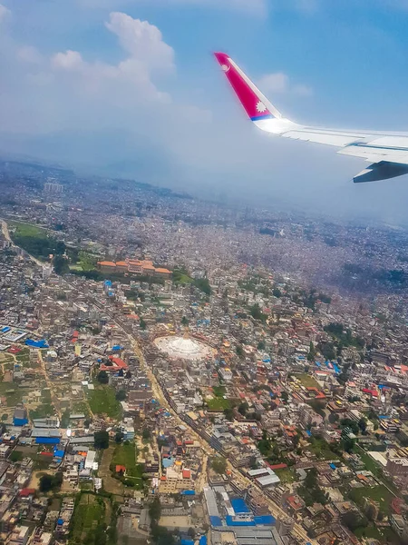 Kathmandu Nepal Stadt Von Oben Durch Das Flugzeugfenster Gesehen — Stockfoto