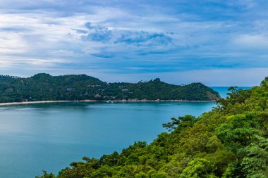 Ada Koh Phangan 'daki Panorama manzaralı güzel körfez. Nai Pan Plajı, Koh Phangan Surat Thani Tayland.