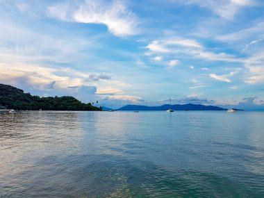 Koh Samui adasındaki Bo Phut Plajı Tayland 'daki Koh Pha-ngan manzaralı..