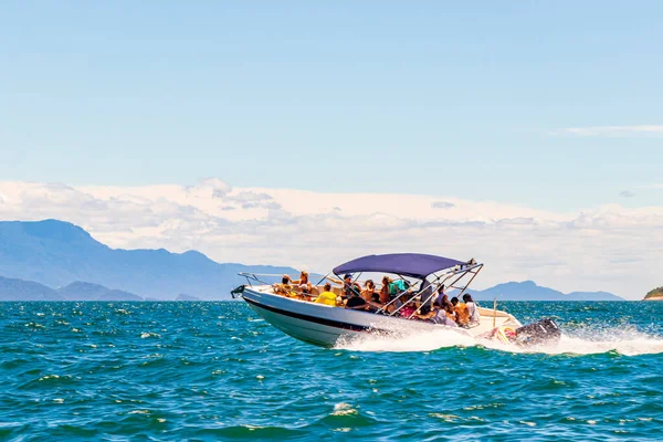 Ilha Grande, Abrao sahilinden Angra dos Reis, Rio de Janeiro Brezilya 'ya tekne gezisi..