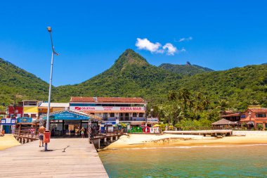 Büyük tropik ada Ilha Grande Abraao Sahili Angra dos Reis, Rio de Janeiro, Brezilya.