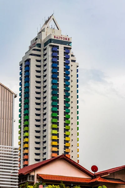 Torre Baiyoke Bangkok Tailandia Rascacielos Colores Arco Iris Metrópolis Millones —  Fotos de Stock