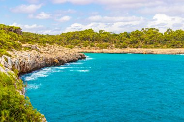İspanya 'nın Mallorca Balear Adaları' ndaki Cala Samarador Koyu ve Turkuaz Sahili.