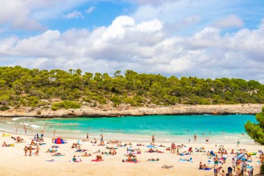 İspanya 'nın Mallorca Balear Adaları' ndaki Cala Samarador Koyu ve Turkuaz Sahili.