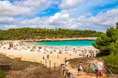 İspanya 'nın Mallorca Balear Adaları' ndaki Cala Samarador Koyu ve Turkuaz Sahili.