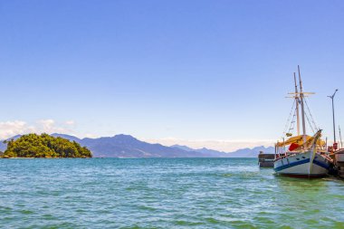 Abraao sahil iskelesinden tekne gezisi, Ilha Grande Angra dos Reis, Rio de Janeiro, Brezilya.