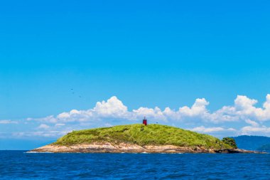 Angra dos Reis, Rio de Janeiro, Brezilya 'daki tropik adaların panoraması Ilha Grande.