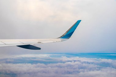 Almanya 'dan Mallorca' ya uçmak, uçağın penceresinden dışarı bakmak....