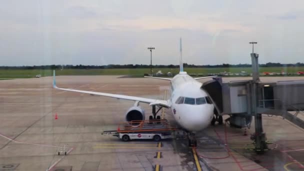 Avión Eurowings Antes Del Despegue Aeropuerto Bremen Alemania — Vídeo de stock