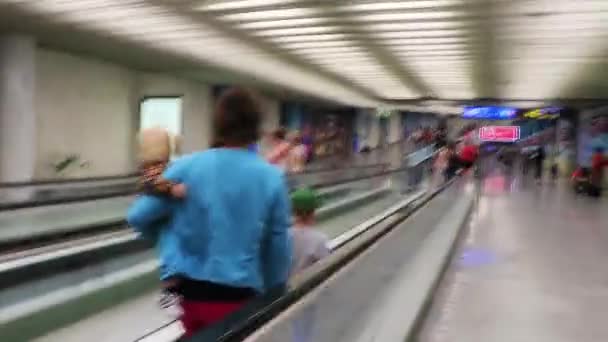 Ludzie Spieszą Się Lotnisko Palma Mallorca Hiszpania — Wideo stockowe